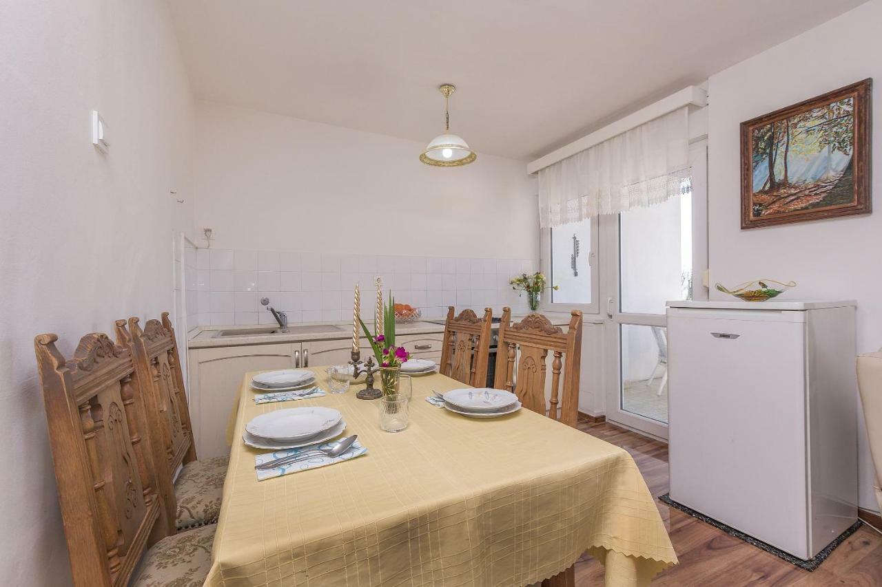 Apartment Nansy Omiš Exterior foto